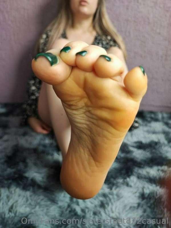 sistersfeet822casual image #0