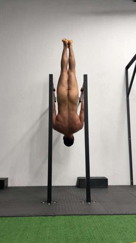 Video | Trying nude exercises at my gym