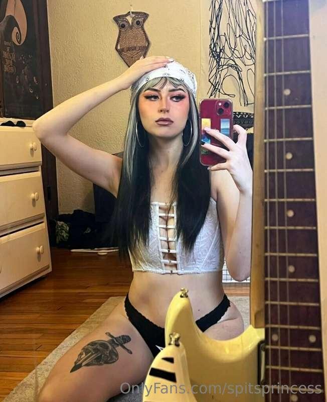 hi everyone who’s new ☺️☺️ I don’t post much on the main but..