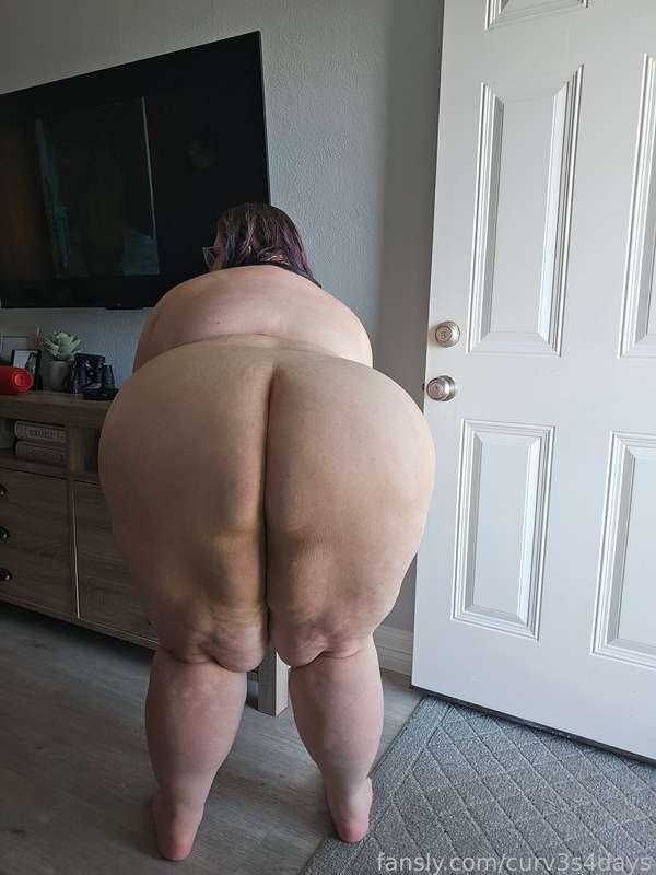 #bbw #bigtits #hugeboobs

Breed me today?