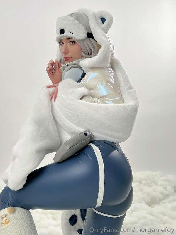 ok just a little taste of the back view.... I have to save t..