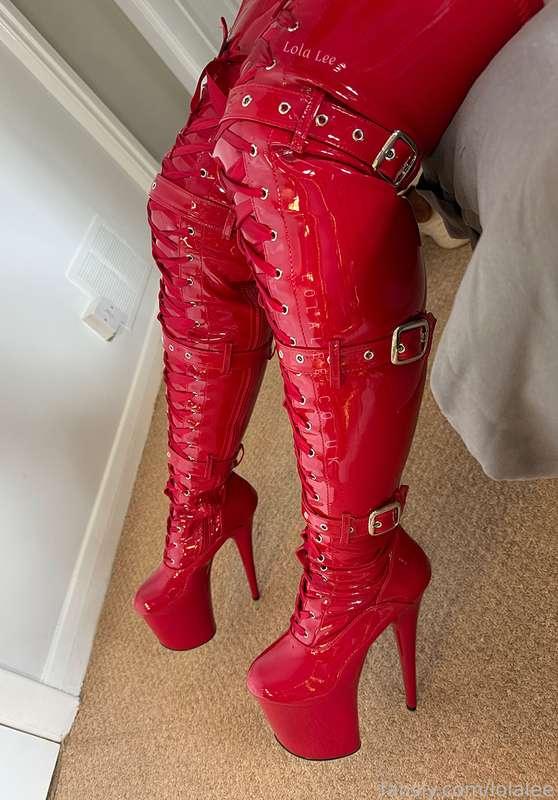 How GORGEOUS are these thigh high pleaser boots!?😍🔥 (the heel is 8inches for anyone wondering. My tallest boots so far!!)❤️