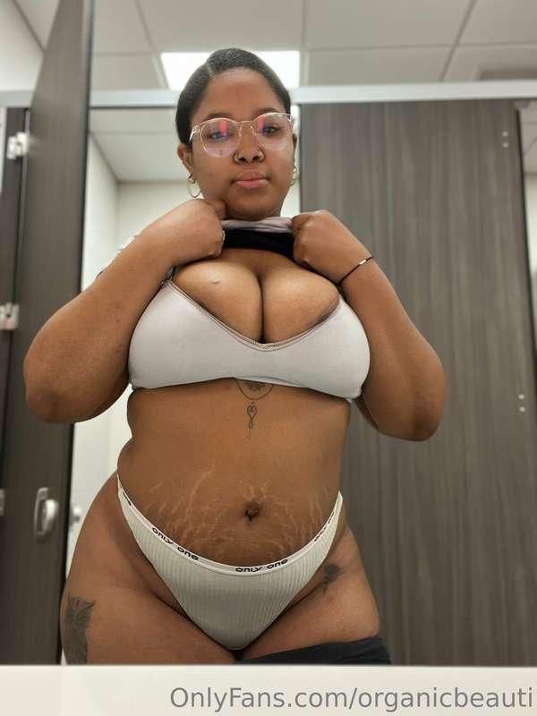 Swipe for tittiesss