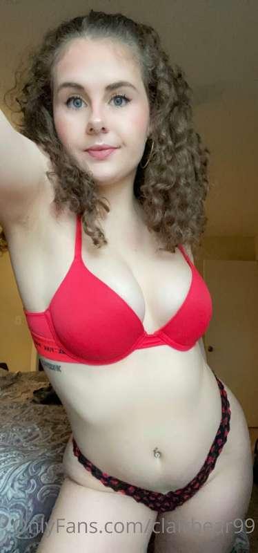 Who wants to be my valentine this year?💋