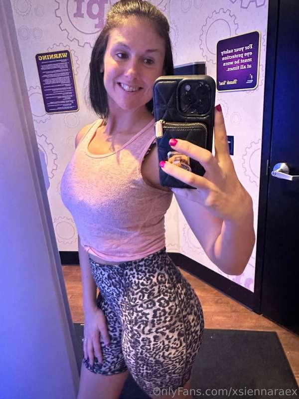 Gym & tan! Leaving Sunday for XBiz Miami 🤗 Keep voting for m..