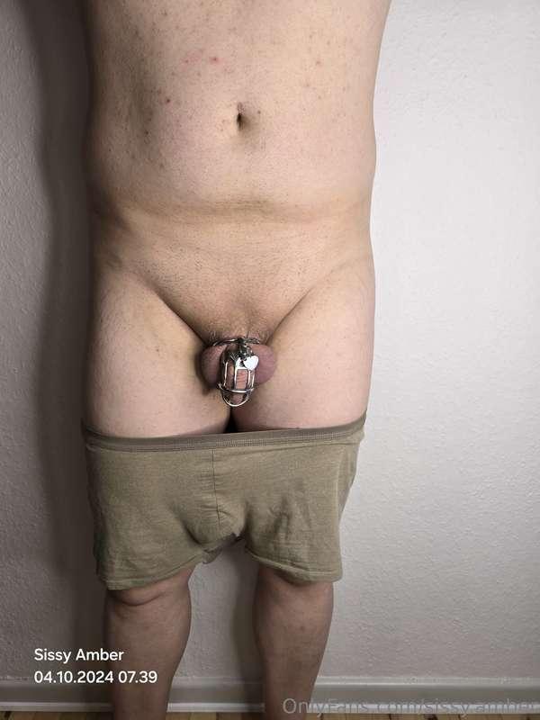 Day 4 of locktober.I picked a lot more plain and boring pair..