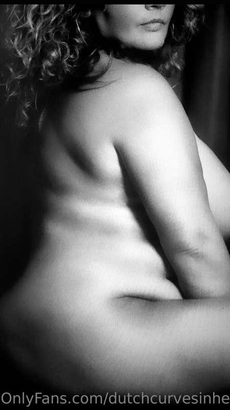 dutchcurvesinheels image #6