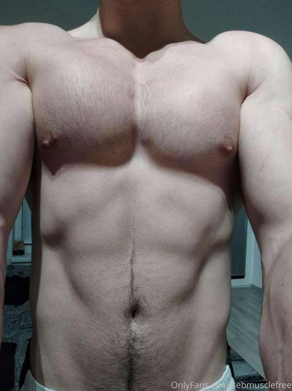 Who would like to worship my pecs? 😏👅
