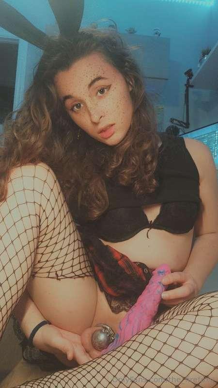 Que piensas sobre mi daddy? Te gusta lo que ves?
What do you..