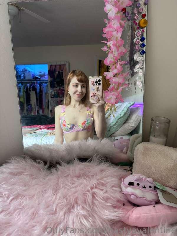 Good night say it back? Swipe for a smile and a titty ☺️ 🌷(a..