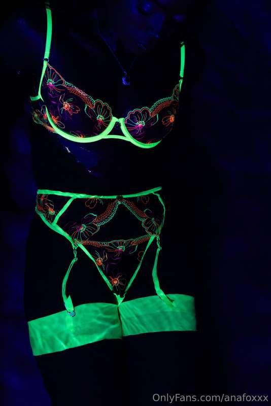 DM me "GLOW" for my newest & probably one of the coolest lin..