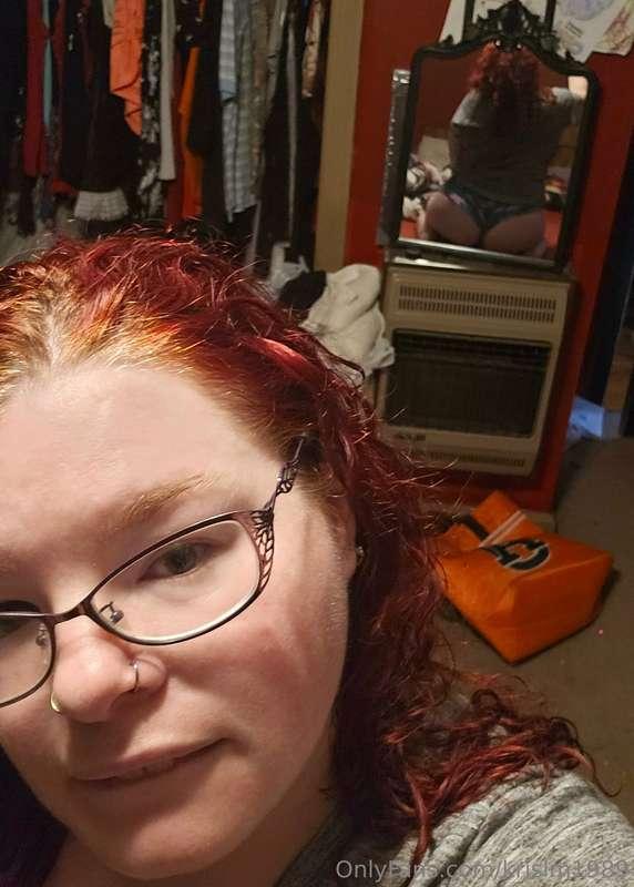 Ignore my room instead stare at my ass 😁