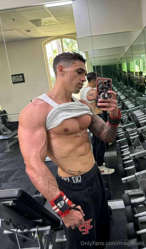 flex zone ;) what are you lookin at? 👀