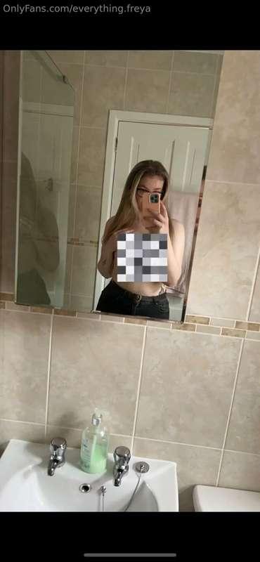 Tip $5 
To reveal the (filthy) little video