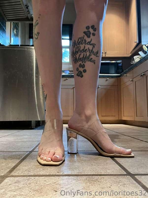 A very kind fan sent me some clear heels to model 😍
You can ..