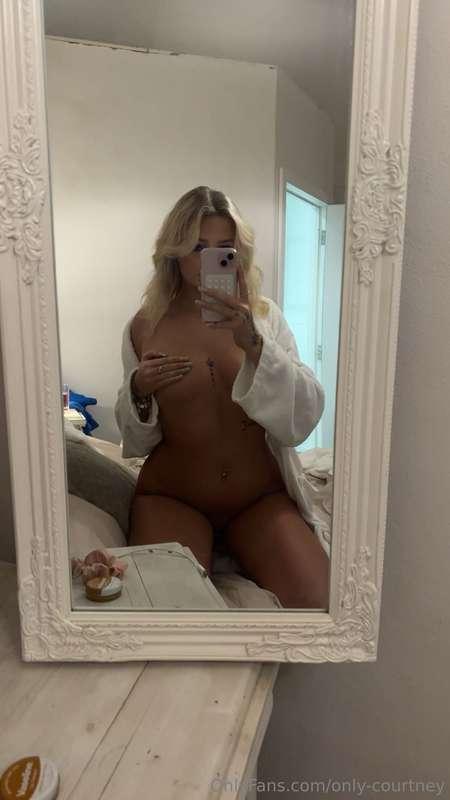 not my fault if this pic lives rent-free in ur head 😏