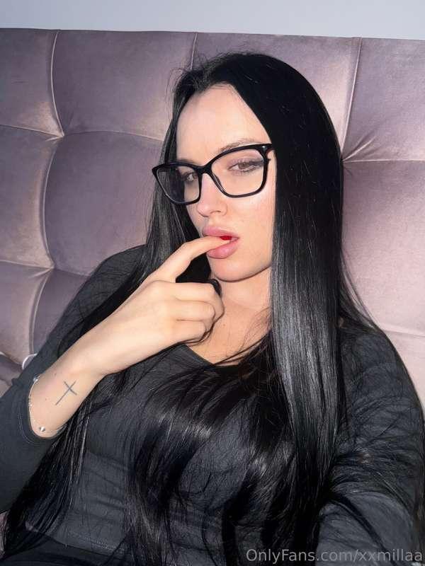 😈