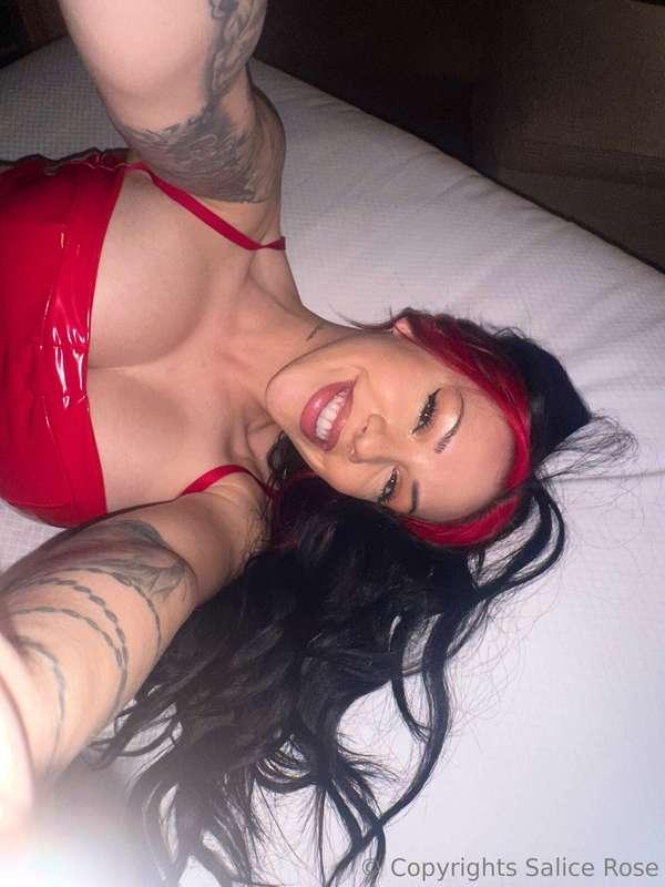Who wants to be my valentine???💘😻 CUM TELL ME IN THE DMS😛😈 T..