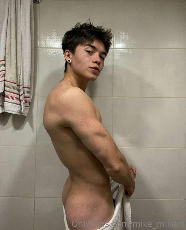 A good shower after a good show😶‍🌫️