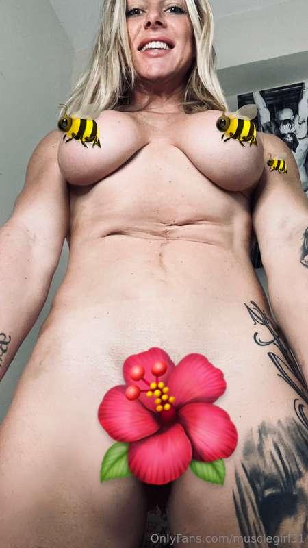 Hairy VS Bald 😜 Monday Masturbation for you filthy wankers 💦..