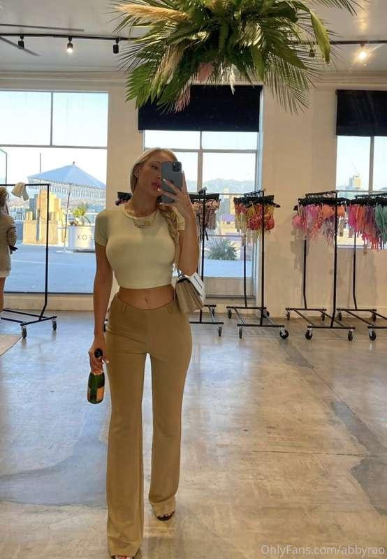 Can you tell I had fun at this event? 🍾 Swipe for a surprise..