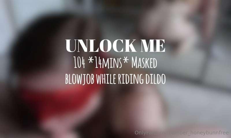 **I SUCK COCK AS I RIDE MY DILDO** 🥵 

I'm wearing nothing b..