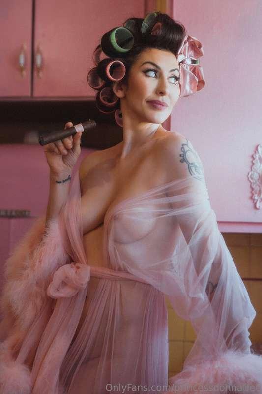 Happy Leo Season loves! Hope everyone's having a sweet summe..