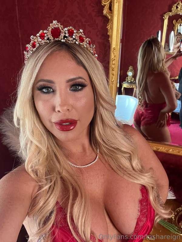 You're queen's b-day is cumming soon! 👸💕 Would love to celeb..