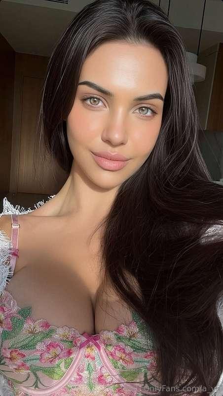 Cute selfie for you 😘
