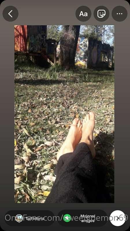 🌿I love the sun and the Grass on my skin 🌴
