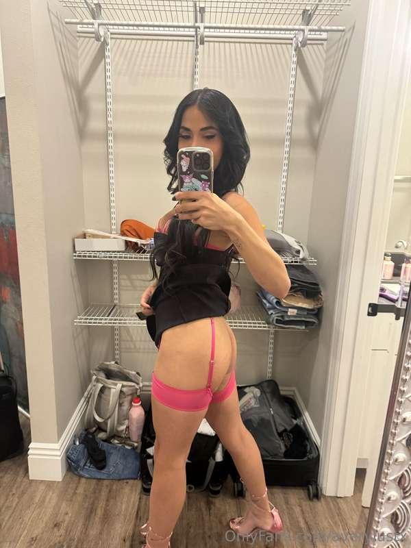 Have you ever seen an ass so fat and juicy??? 