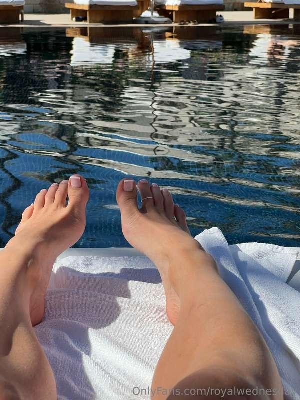Happy royal Wednesday from these cute toes ;)