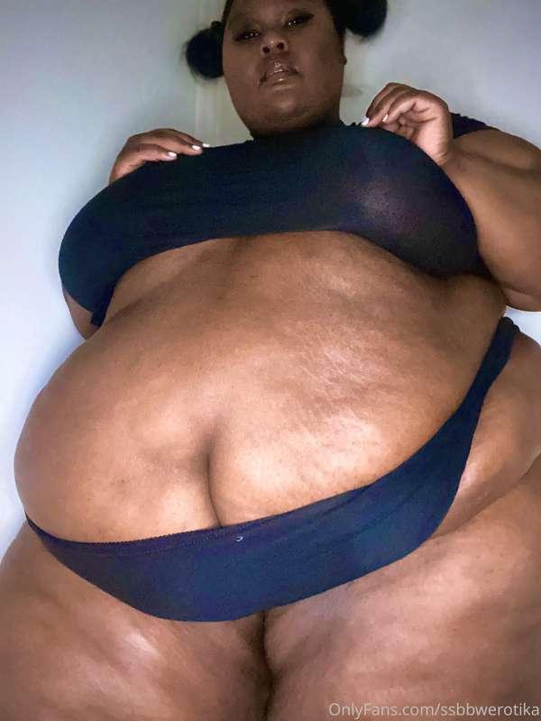 It's late + I need my nipples sucked on 💋