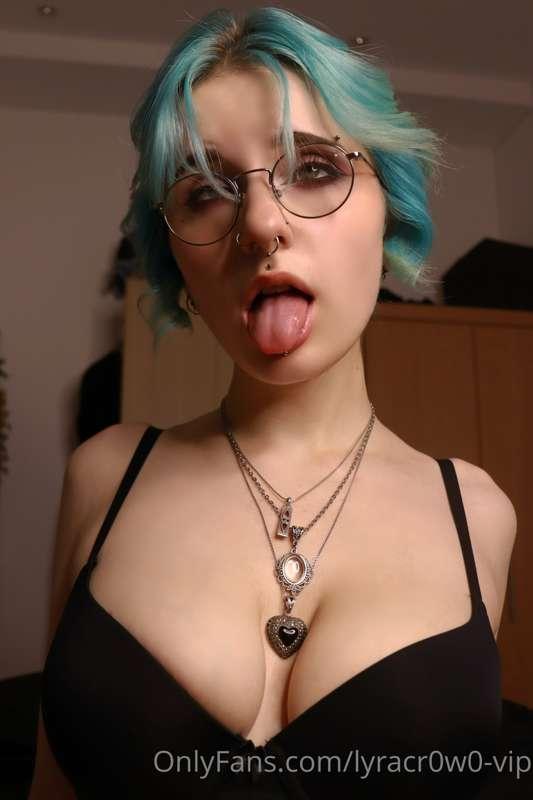 i look so head empty here ahhhb 🥺😳💕