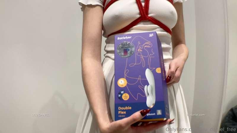 I unboxing my vibrator and try it until orgasm 💦 Full video ..
