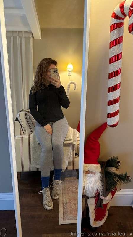 Swipe to undress me after my gym session 🤭🥵💦