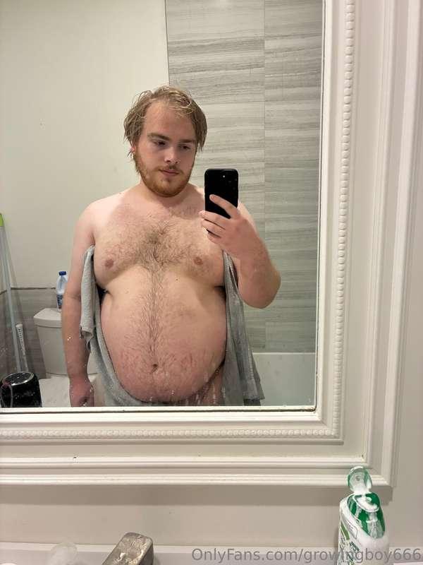 Feeling BIG after my bath 🥰