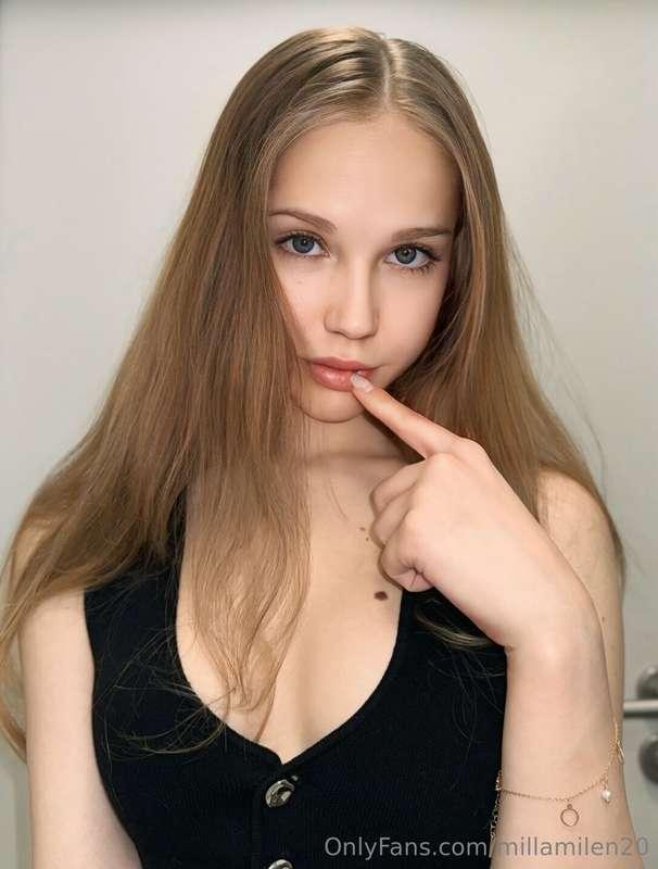 ❤️FREE SUBSCRIPTION❤️Write to her 👉@mini_kriss she is online..