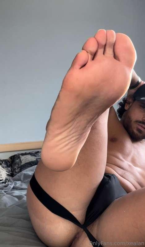Hummm 🦶🏽 and 🍑 👀 ask me the complete video in private ! 🥵🥵👌🏽