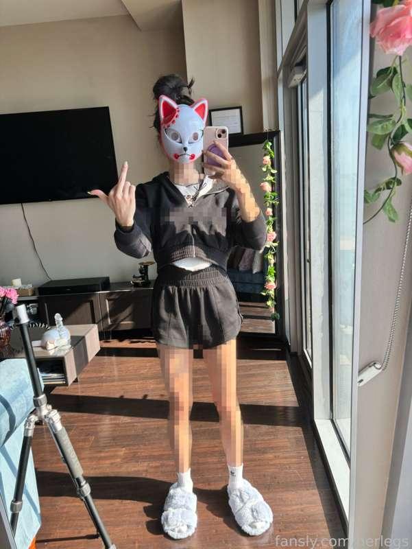 One of you betas was actually kinda useful over the weekend.... I am going to use these masks to make a fun mesmerizing training 😵‍💫....

Day 2 of Locktober.... Say good morning to my slippers loser. 