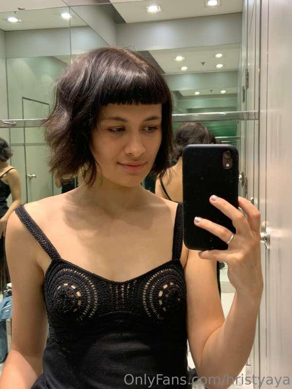 How do you like my dress?🖤🖤