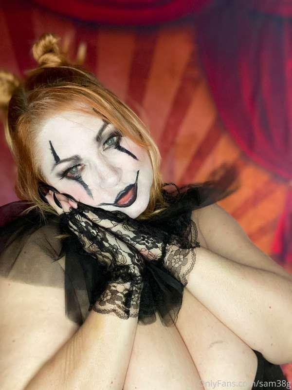 I have an order for a custom vid as me dressed up like a clo..