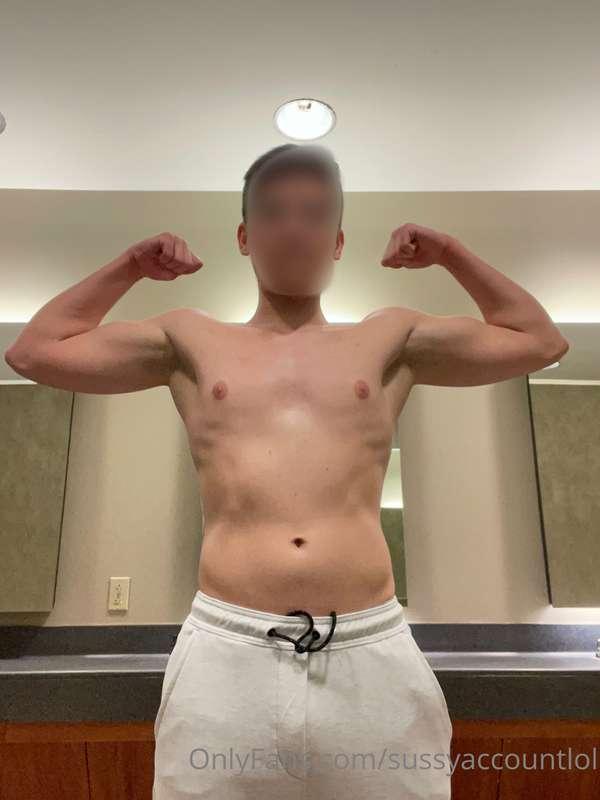 Did push today at the gym :) i love how big and juicy my pec..