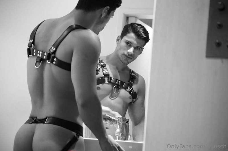 Hey guys, don't miss this horny and sexy Latin boy @Tonykerr..