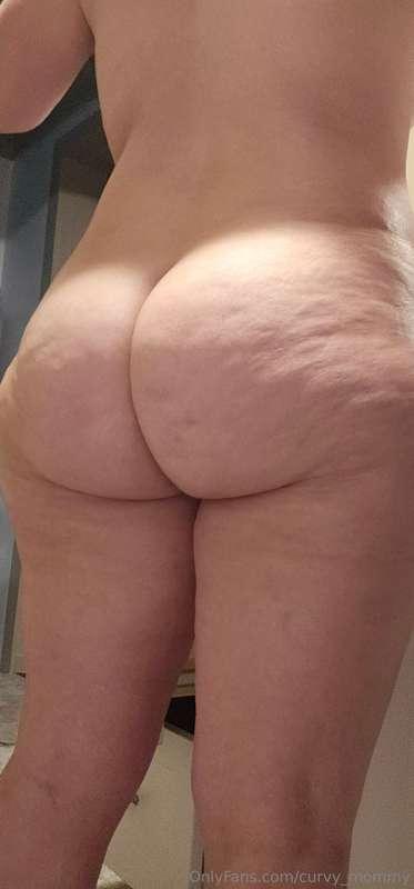 I want you to sink your fingers into my big thick ass