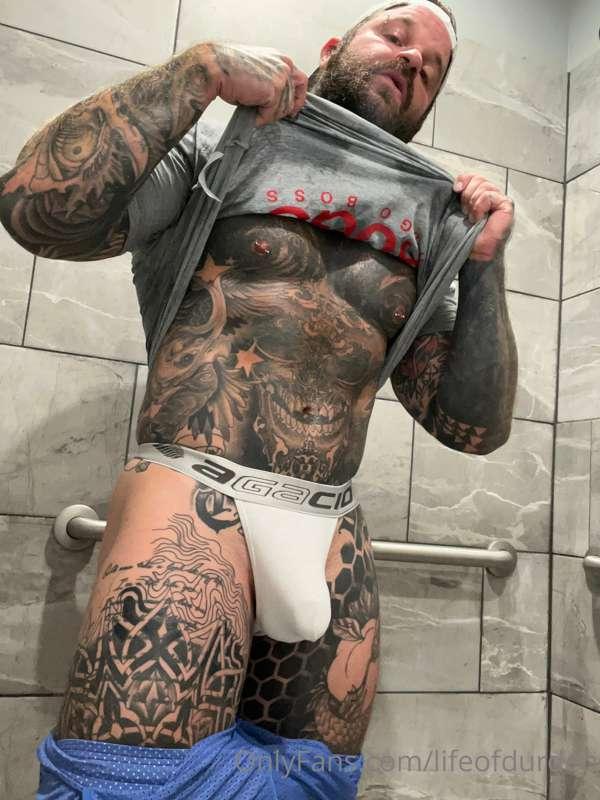 Peek a bulge 👻