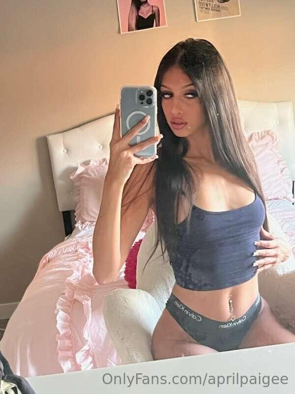 Need a new bra or panty? DM me with 💋 and I’ll hook you up w..