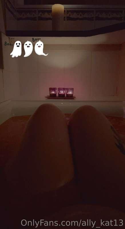 💋Enjoying myself a spooky bitch bath tonight ;P 👻👻👻👻👻👻👻👻👻👻👻👻..