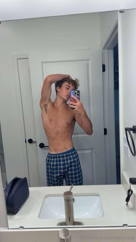 Going LIVE tomorrow night 06/01 on this page @giosvip at 10:..