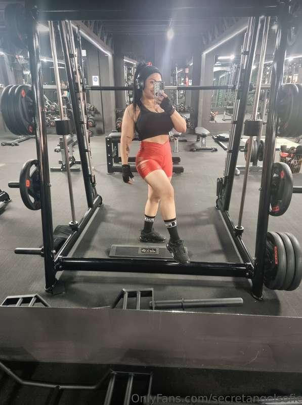 Latina milf looking for some new friends come talk to me 🥰 #..